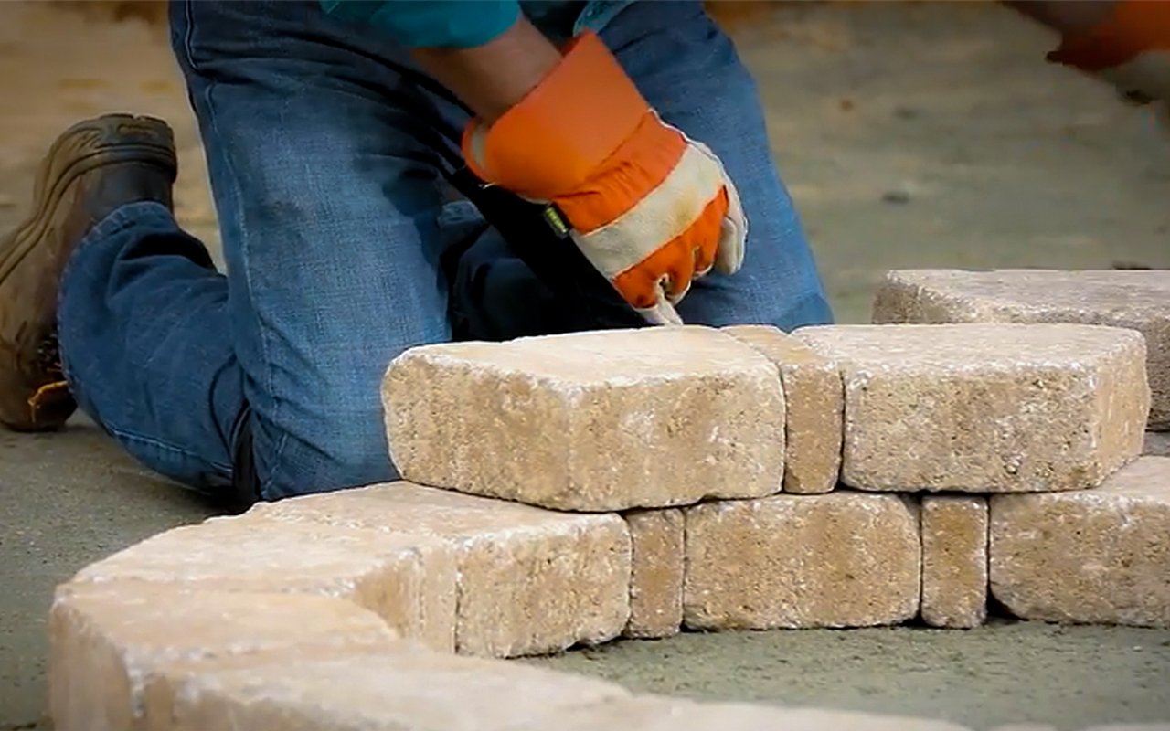 1 -Use-Pavers-to-Build-Cheapest-Fire-Pit