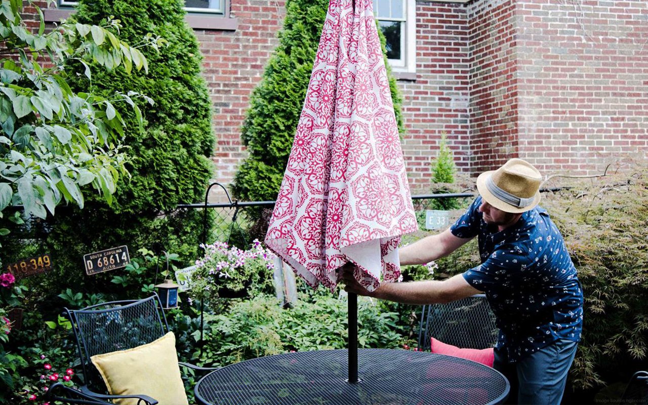 How-to-Clean-a-Patio-Umbrella-Pole