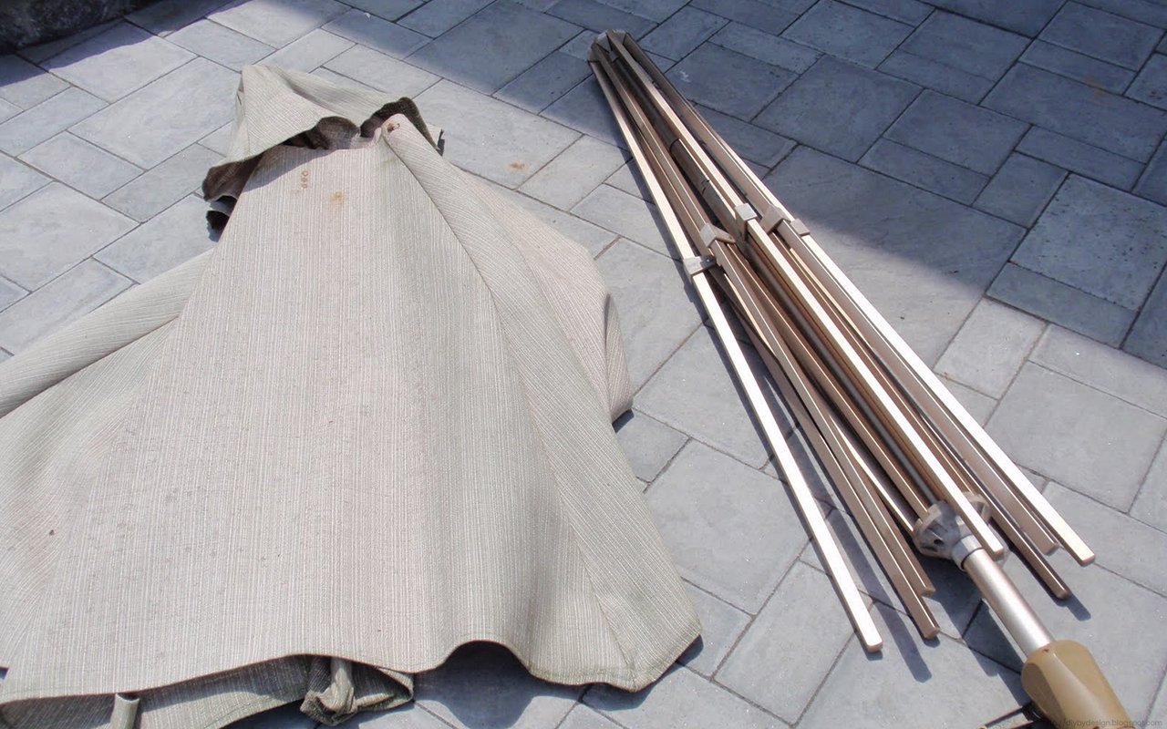 How-to-Remove-Mildew-from-the-Patio-Umbrella